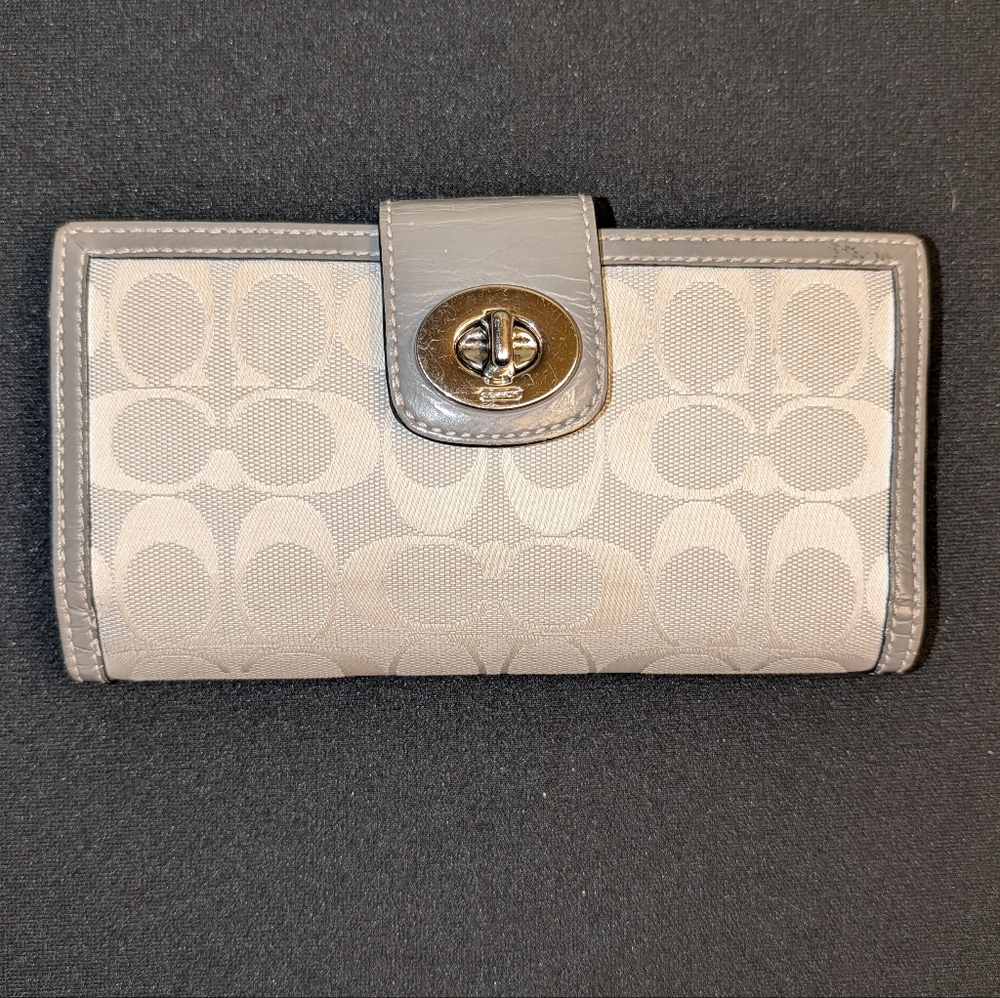 Coach Signature C Turnlock Wallet